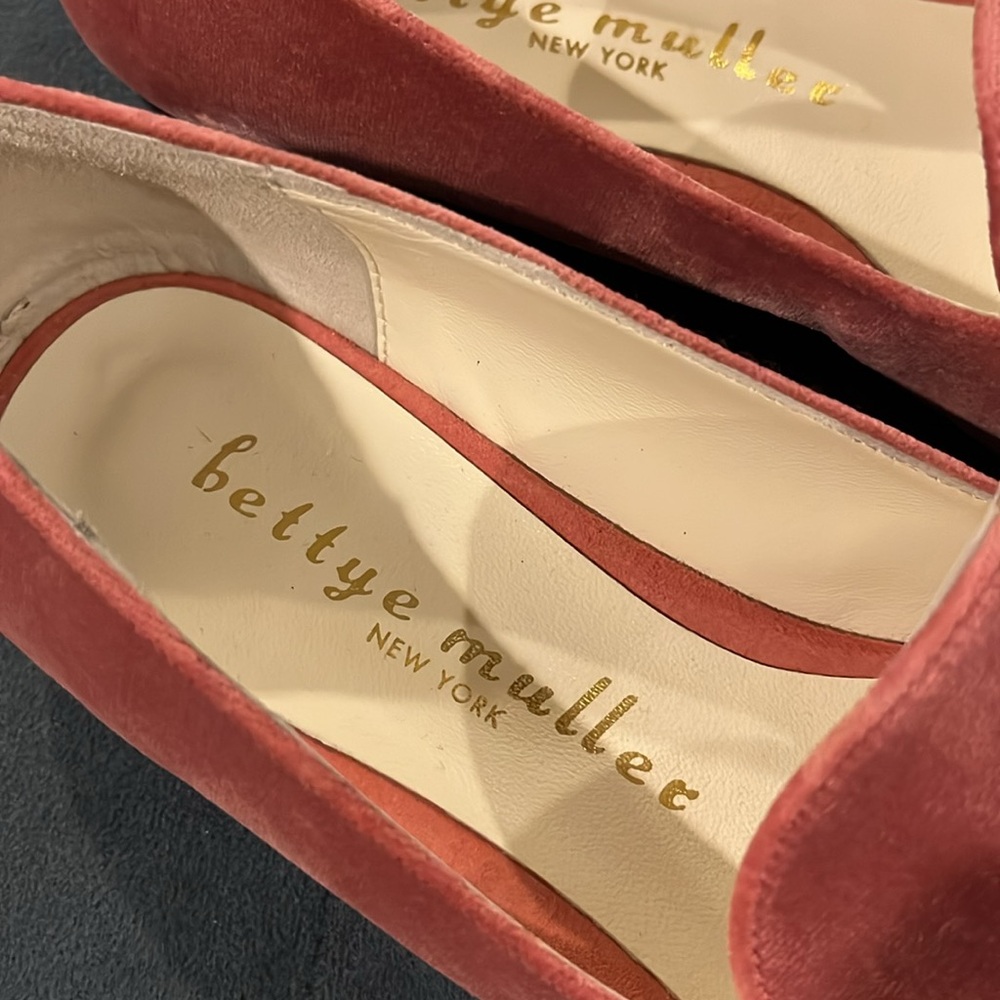 Bettye Muller NY Size 6 Soft Pink Regency Velvet Slip On Loafers Leather Sole - Picture 2 of 10